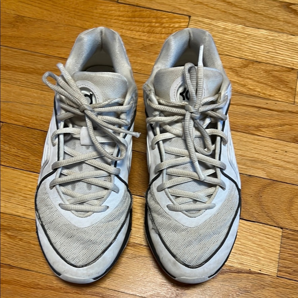 Kevin Durant basketball sneakers 
Men's White